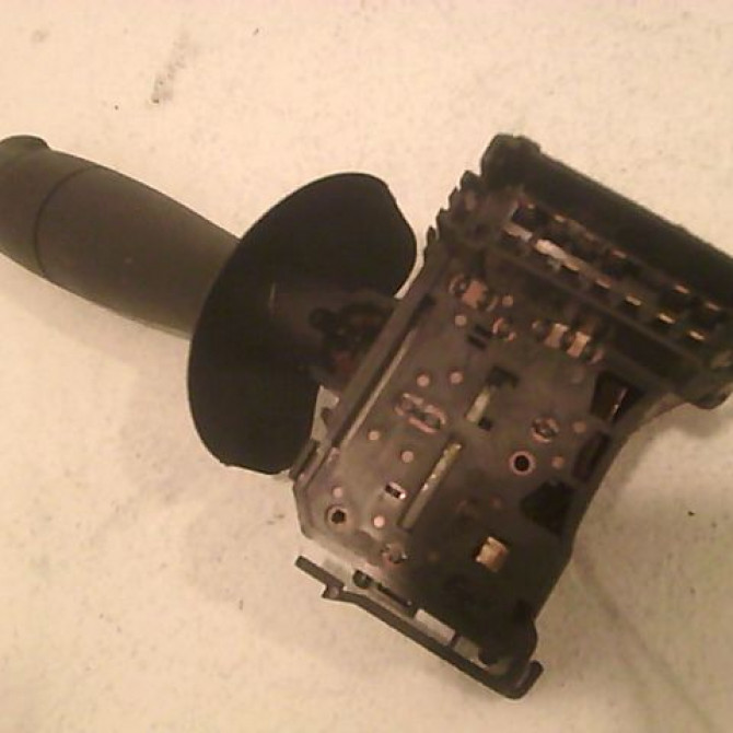 Commande essuie glace occasion RENAULT TWINGO II Phase 1 06-2007->11-2011 1.5 DCI 65ch 7701048915 2