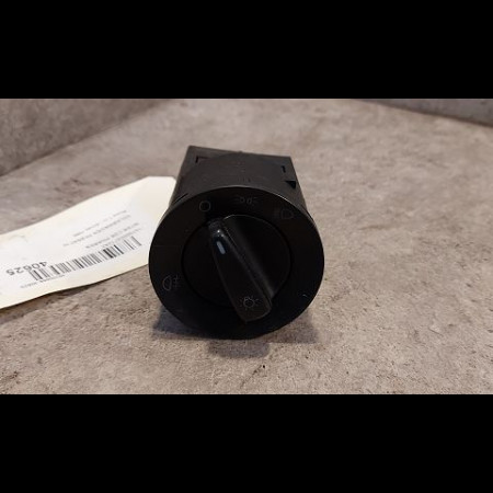 Interrupteur commande de phares occasion VOLKSWAGEN PASSAT IV Phase 1 10-1996->10-2000 1.9 TDI 110ch 8L0953513K01C
