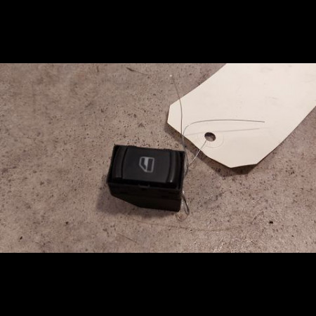 Commande lève-glace porte avant droite occasion VOLKSWAGEN PASSAT IV Phase 1 10-1996->10-2000 1.9 TDI 110ch