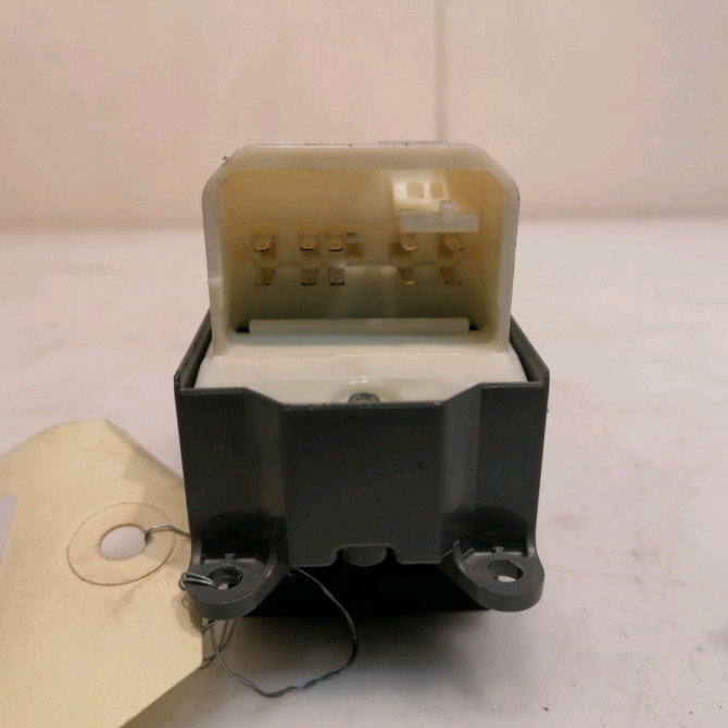 Commande lève-glace porte avant gauche occasion TOYOTA YARIS II Phase 2 01-2009->05-2011 8482002230 2