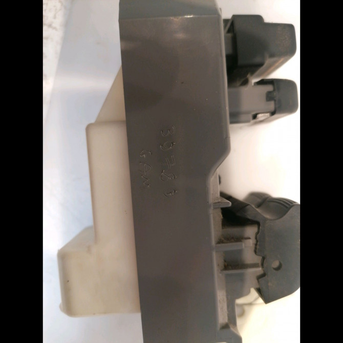 Commande lève-glace porte avant gauche occasion TOYOTA YARIS II Phase 2 01-2009->05-2011 8482002230 3