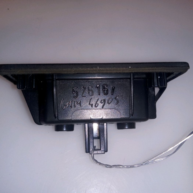 Eclaireur plaque de police g occasion AUDI A1 4G0943021A 2