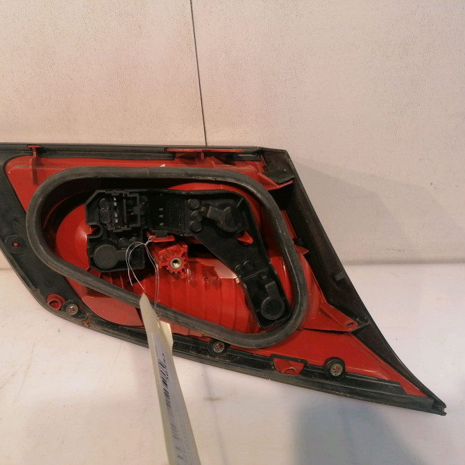 Feu arrière intérieur droit occasion RENAULT VELSATIS Phase 1 01-2002->04-2005 3.5i V6 240ch 2