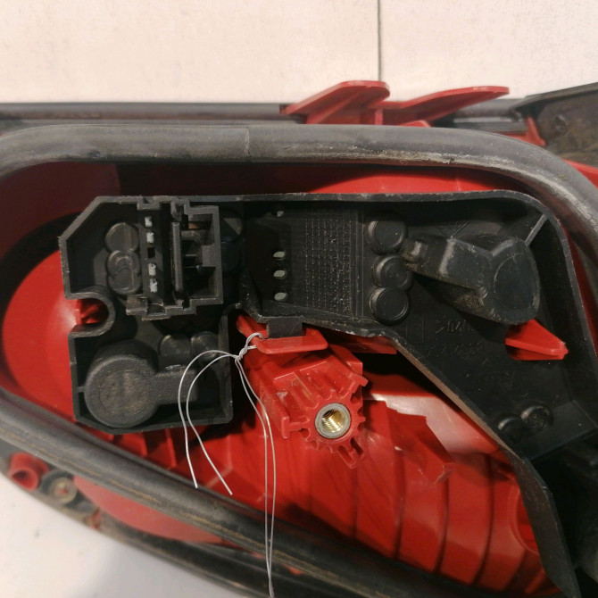 Feu arrière intérieur droit occasion RENAULT VELSATIS Phase 1 01-2002->04-2005 3.5i V6 240ch 3