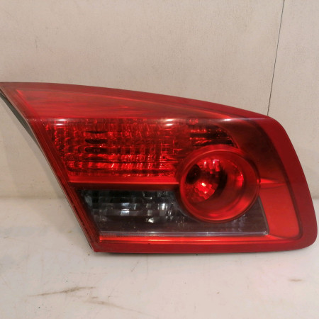 Feu arrière interieur gauche occasion RENAULT VELSATIS Phase 1 01-2002->04-2005 3.5i V6 240ch