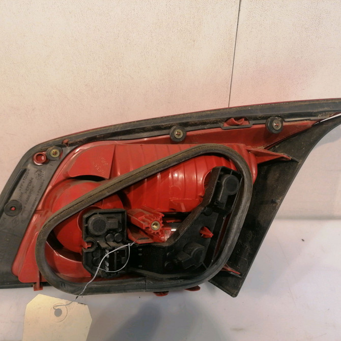 Feu arrière interieur gauche occasion RENAULT VELSATIS Phase 1 01-2002->04-2005 3.5i V6 240ch 2