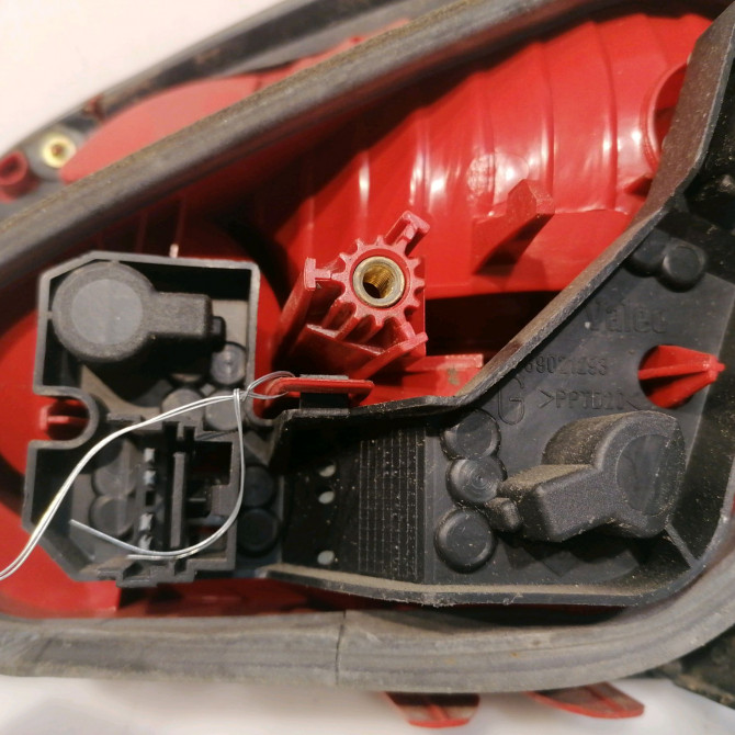 Feu arrière interieur gauche occasion RENAULT VELSATIS Phase 1 01-2002->04-2005 3.5i V6 240ch 3