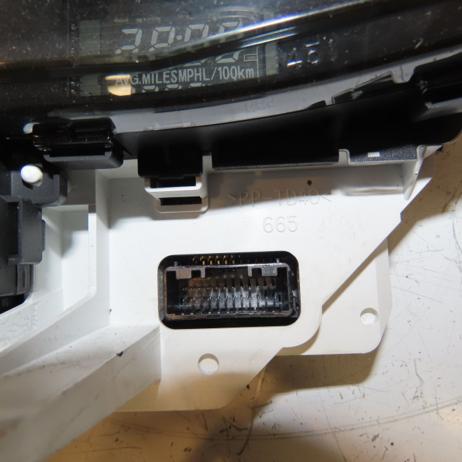 Compteur occasion TOYOTA YARIS II Phase 1 12-2005->11-2009 1.3 VVT-i 838000D661 3