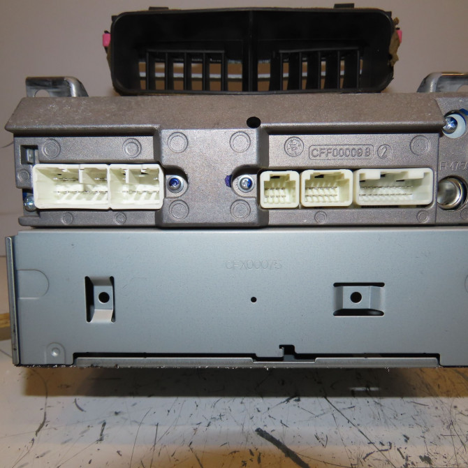 Autoradio occasion TOYOTA YARIS II Phase 1 12-2005->11-2009 1.3 VVT-i 861200D211 3