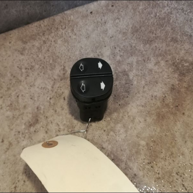 Commande lève-glace porte avant gauche occasion FORD KA I 1007910 1