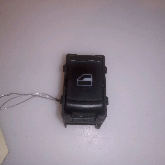 Commande lève-glace porte avant droite occasion VOLKSWAGEN GOLF IV GOLF IV Phase 1 1998-01-01->2005-06-30 1.6i 1