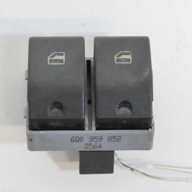 Commande lève-glace porte avant gauche occasion VOLKSWAGEN POLO IV Phase 2 05-2005->09-2009 1.2i 65ch 1