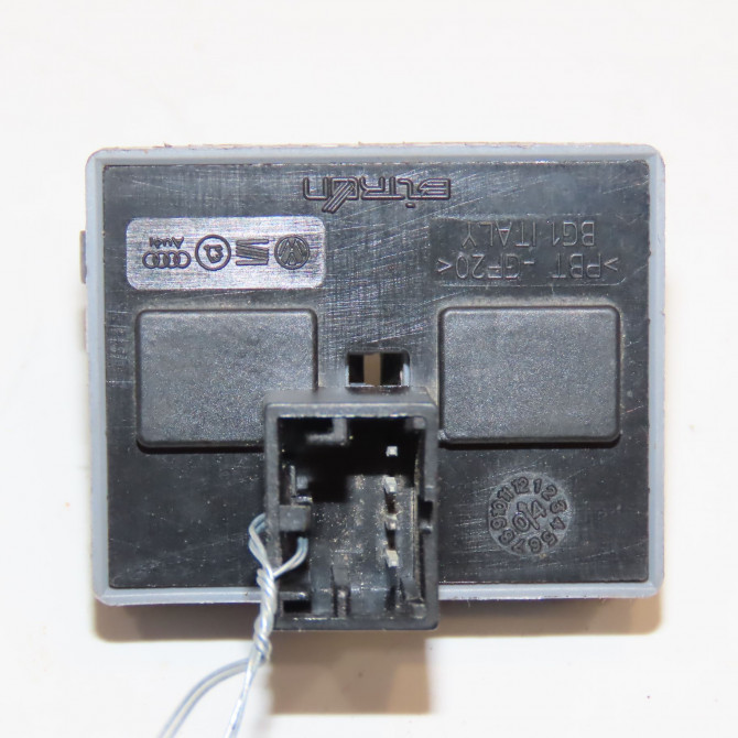 Commande lève-glace porte avant gauche occasion VOLKSWAGEN POLO IV Phase 2 05-2005->09-2009 1.2i 65ch 2