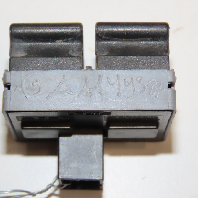 Commande lève-glace porte avant gauche occasion VOLKSWAGEN POLO IV Phase 2 05-2005->09-2009 1.2i 65ch 3