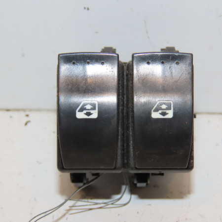 Commande lève-glace porte avant gauche occasion RENAULT ESPACE IV Phase 2 03-2006->07-2012 2.0 DCI 150ch 8200015089