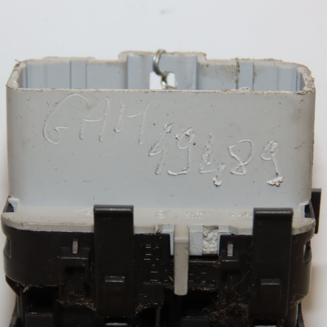 Commande lève-glace porte avant gauche occasion RENAULT ESPACE IV Phase 2 03-2006->07-2012 2.0 DCI 150ch 8200015089 3