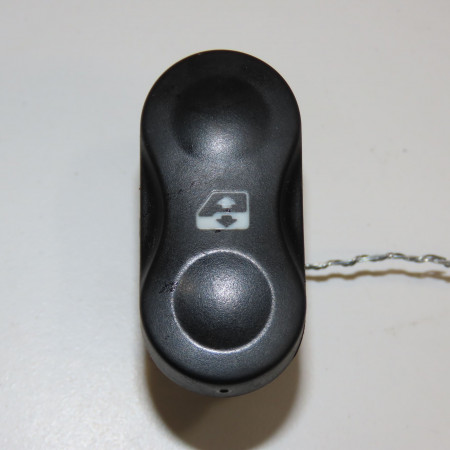 Commande lève-glace porte avant gauche occasion DACIA DUSTER Phase 1 03-2010->12-2013 1.5 DCI 8v 110ch