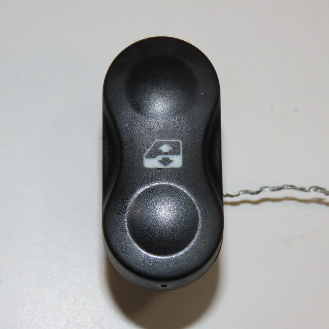 Commande lève-glace porte avant gauche occasion DACIA DUSTER Phase 1 03-2010->12-2013 1.5 DCI 8v 110ch 1