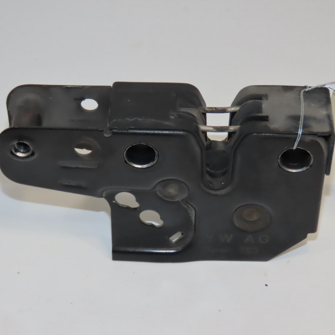 Serrure capot occasion VOLKSWAGEN POLO IV Phase 2 05-2005->09-2009 1.2i 65ch 1T0823509C 1