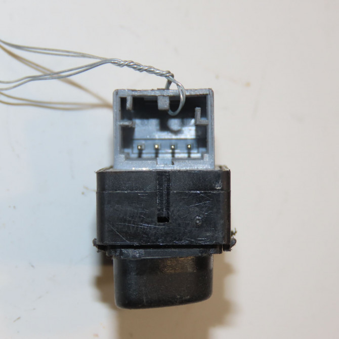 Commande lève-glace porte avant droite occasion VOLKSWAGEN POLO IV Phase 2 05-2005->09-2009 1.2i 65ch 6Q09598569B9 2