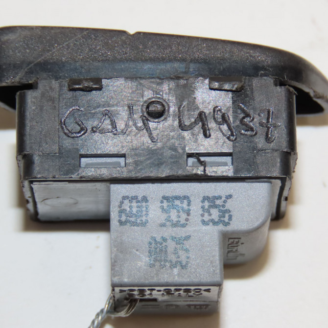 Commande lève-glace porte avant droite occasion VOLKSWAGEN POLO IV Phase 2 05-2005->09-2009 1.2i 65ch 6Q09598569B9 3