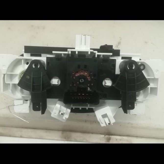 Commande de chauffage occasion RENAULT TWINGO III Phase 1 06-2014->... 0.9 TCE 12v 90ch 275706695R 2