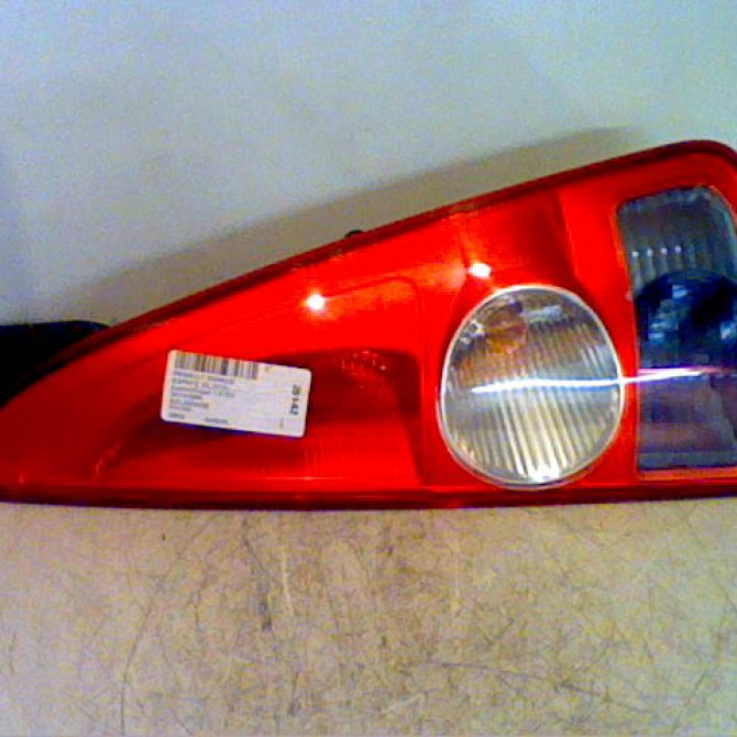 Feu arrière droit occasion RENAULT ESPACE IV Phase 1 09-2002->03-2006 1.9 DCI 8200027152 1