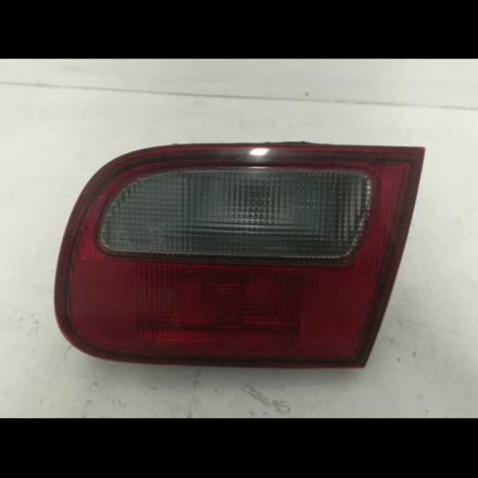 Feu arrière intérieur droit occasion HONDA CIVIC IV phase 1 11-1991->04-1996 1.5i 90ch 1