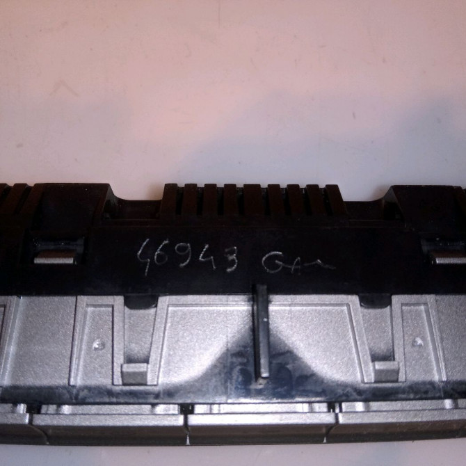 Commande de chauffage occasion FORD CMAX I Phase 2 03-2007->09-2010 1.8 TDCI 8v 115ch 1698893 3