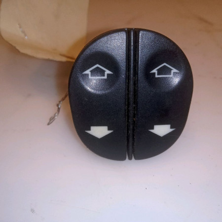 Commande lève-glace porte avant gauche occasion FORD FIESTA V Phase 1 09-2002->10-2005 1.4 TDCI 1007910