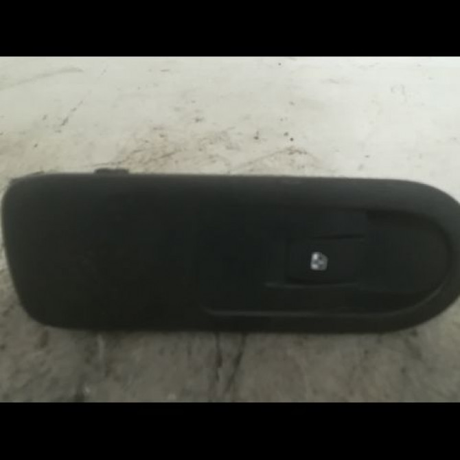 Commande lève-glace porte avant droite occasion RENAULT SCENIC II Phase 2 09-2006->04-2009 1.6i 16v 8200315027 1