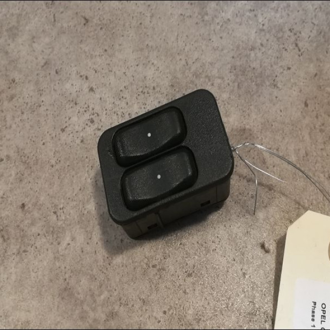 Commande lève-glace porte avant gauche occasion OPEL CORSA III Phase 1 10-2000->08-2003 1.0i 12v 24411030 1