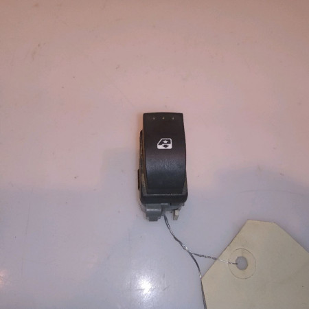 Commande leve-glace porte arrière droite occasion RENAULT LAGUNA II Phase 2 ESTATE 03-2005->09-2007 1.9 DCI 130ch 8200315029