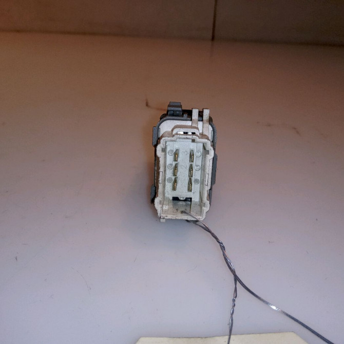 Commande leve-glace porte arrière droite occasion RENAULT LAGUNA II Phase 2 ESTATE 03-2005->09-2007 1.9 DCI 130ch 8200315029 2