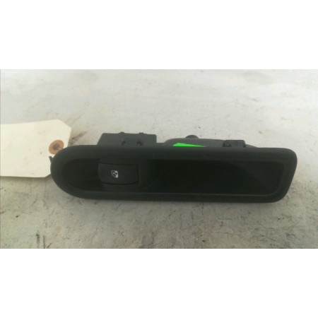 Commande leve-glace porte arrière droite occasion RENAULT CLIO III Phase 2 03-2009->12-2014 1.5 DCI 75ch 8200214936