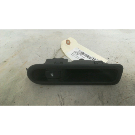 Commande leve-glace porte arrière gauche occasion RENAULT CLIO III Phase 2 03-2009->12-2014 1.5 DCI 75ch 8200214936