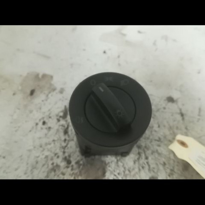 Interrupteur commande de phares occasion VOLKSWAGEN POLO IV Phase 2 05-2005->09-2009 1.2 65ch 6Q0953513F9B9 1