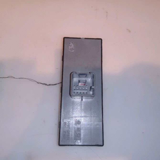 Commande lève-glace porte avant gauche occasion VOLKSWAGEN PASSAT V Phase 1 03-2005->10-2010 2.0 TDI 16v 140ch 2