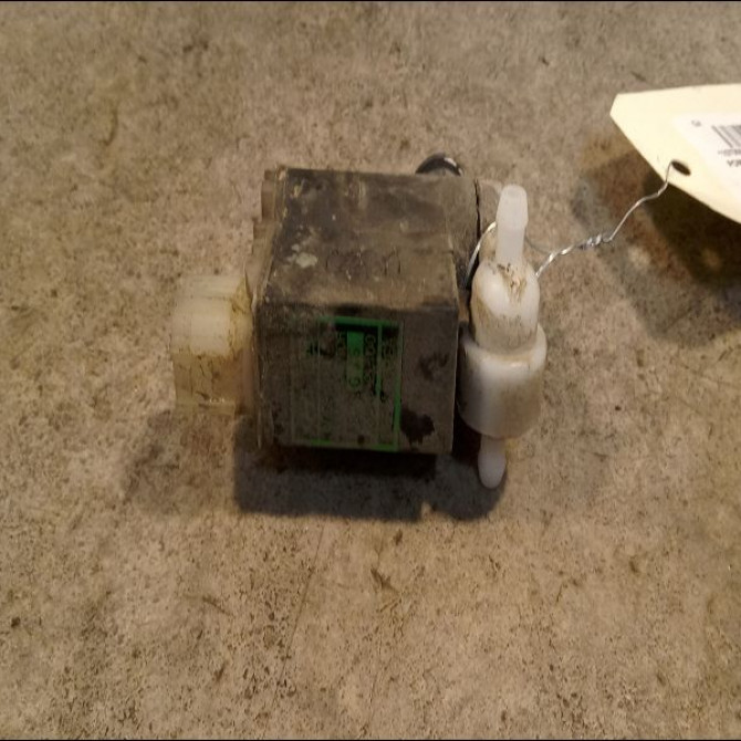 Pompe lave-glace avant occasion KIA VENGA Phase 1 04-1995->04-1999 1.6 CRDI 115ch 985102L100 1