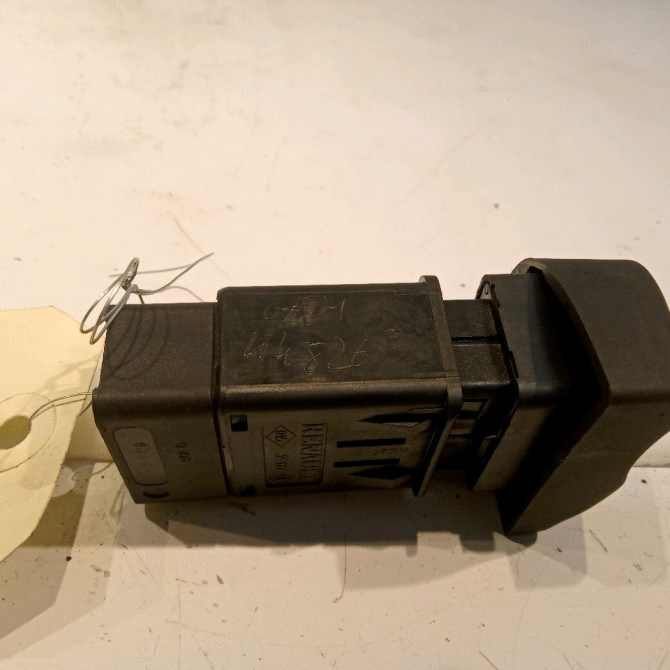 Bouton de warning occasion RENAULT MEGANE I Phase 2 03-1999->06-2003 1.9 DTI 3