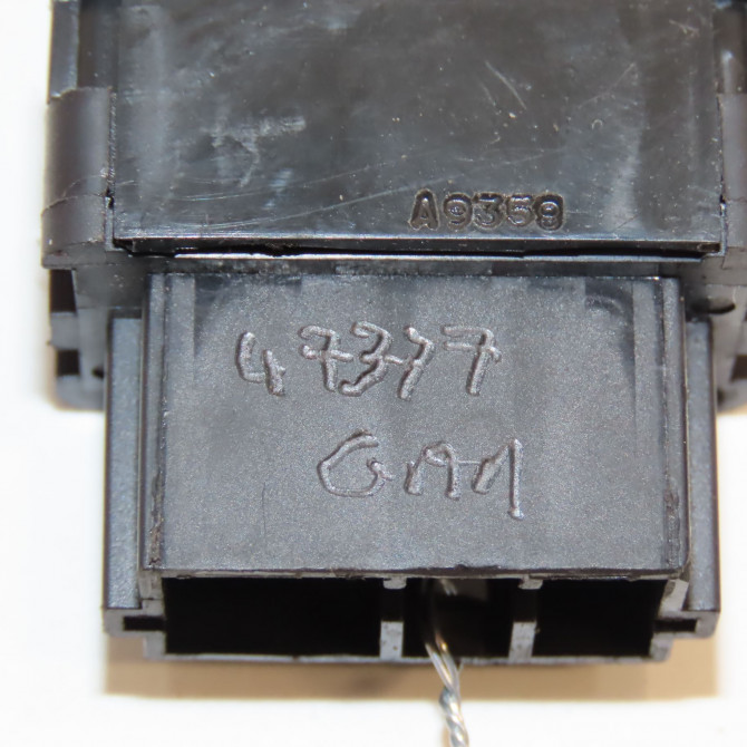 Commande lève-glace porte avant droite occasion CITROEN C3 I Phase 2 10-2005->12-2010 1.1i 3