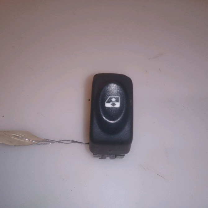 Commande lève-glace porte avant droite occasion RENAULT CLIO II Phase 1 03-1998->06-2001 1.9 D 7700430000 1