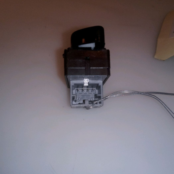 Commande lève-glace porte avant droite occasion VOLKSWAGEN POLO IV Phase 2 05-2005->09-2009 1.4 TDI 70ch 3