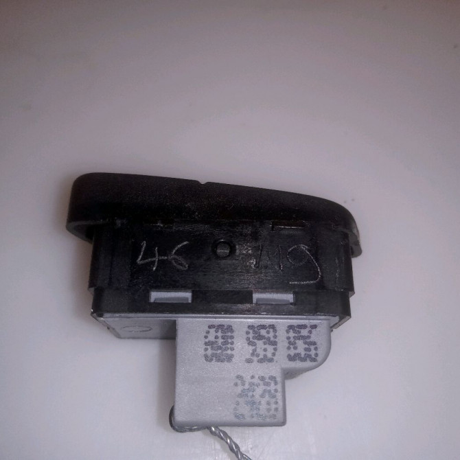 Commande lève-glace porte avant droite occasion VOLKSWAGEN POLO IV Phase 2 05-2005->09-2009 1.4 TDI 70ch 4