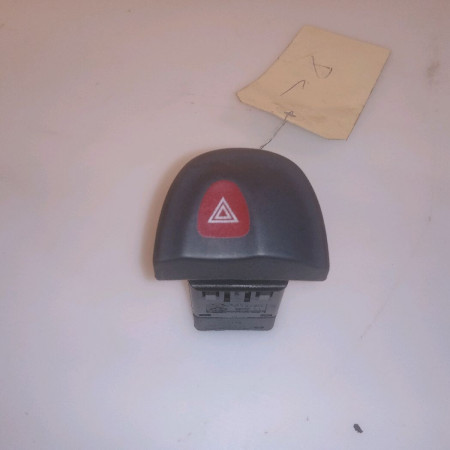 Bouton de warning occasion RENAULT MEGANE I Phase 2 03-1999->06-2003 1.4i 16v 7700435867