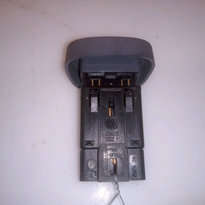 Bouton de warning occasion RENAULT CLIO II Phase 1 03-1998->06-2001 1.9 D 252904482R 3