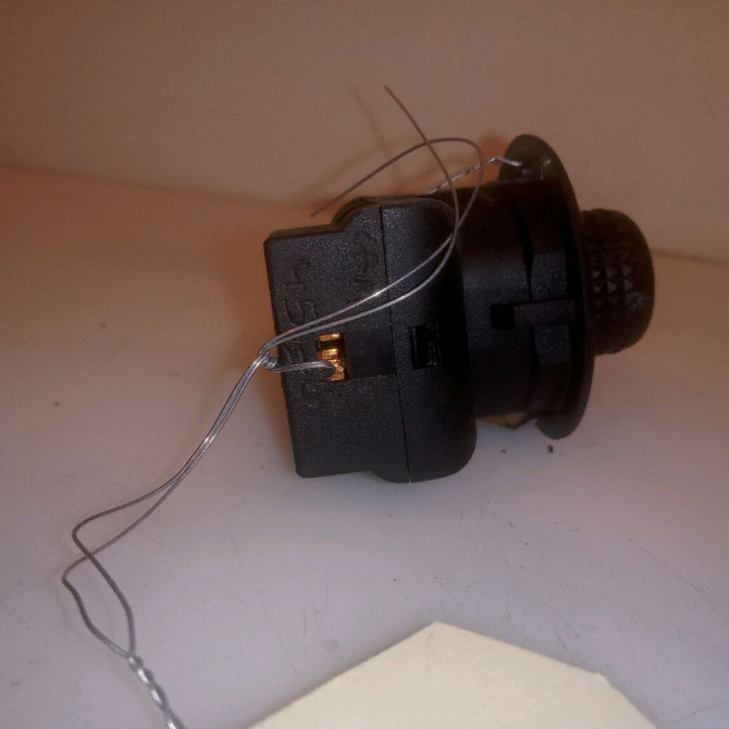 Commande rétroviseurs extérieures électriques occasion FORD FIESTA V Phase 1 09-2002->10-2005 1.4i 4495427 3