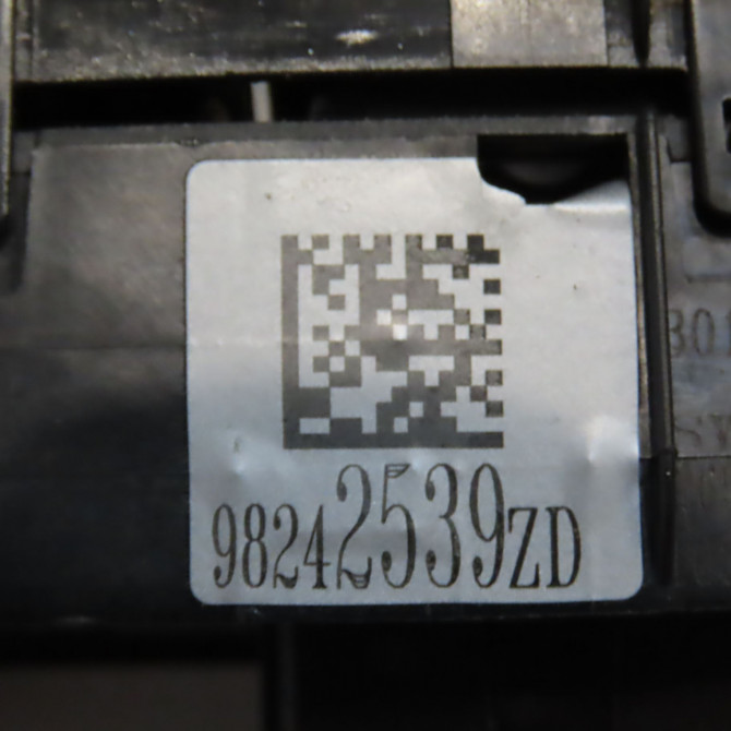 Commande lève-glace porte avant gauche occasion PEUGEOT 208 Phase 2 04-2015->... 1.2i 81ch 98242539ZD 4