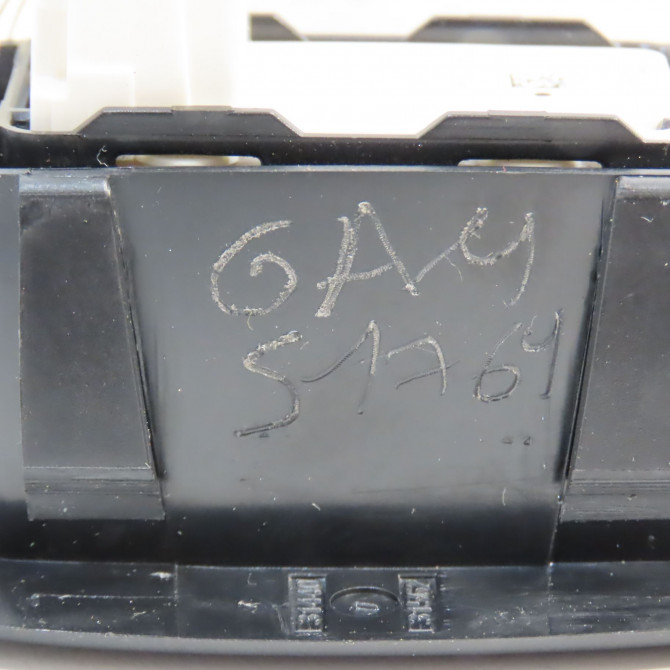 Commande leve-glace porte arrière droite occasion PEUGEOT 208 Phase 2 04-2015->... 1.2i 81ch 98242552ZD 4