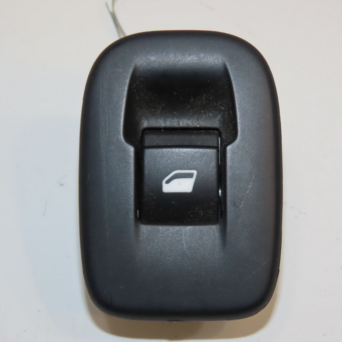 Commande leve-glace porte arrière gauche occasion PEUGEOT 208 Phase 2 04-2015->... 1.2i 81ch 98242552ZD 1